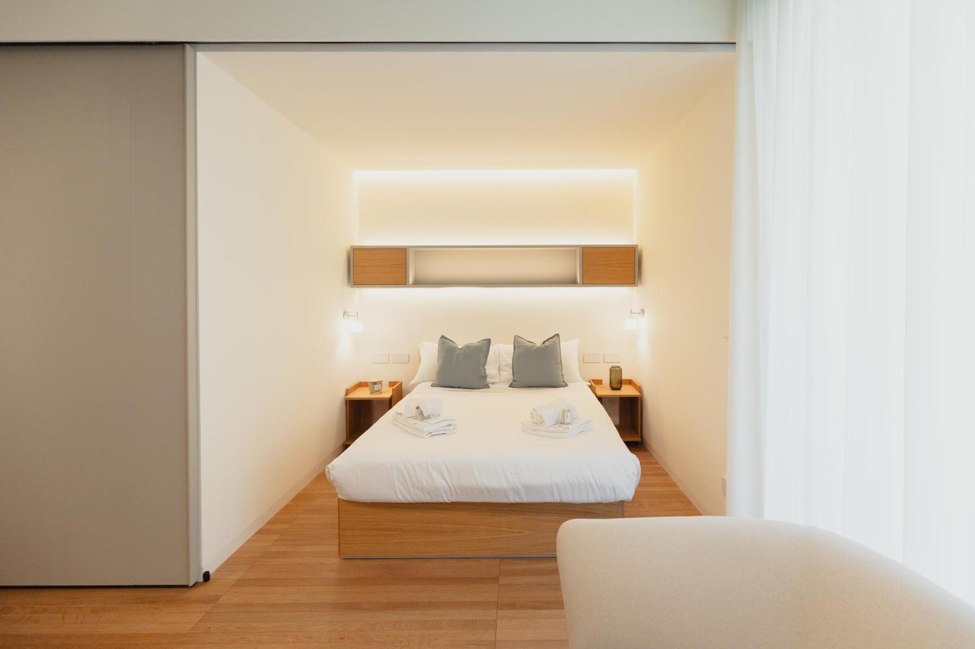 Gohost - Stylish 10 Min From Station Apartment *